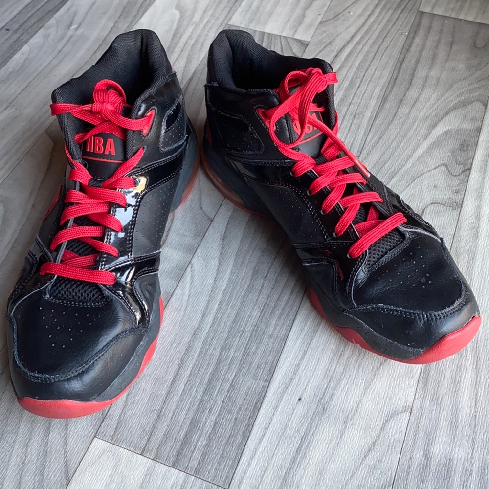 MEN NBA RED AND BLACK SNEAKERS